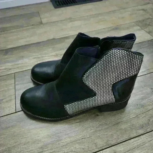 UNITY IN DIVERSITY  black boots size 39 - Picture 1 of 12
